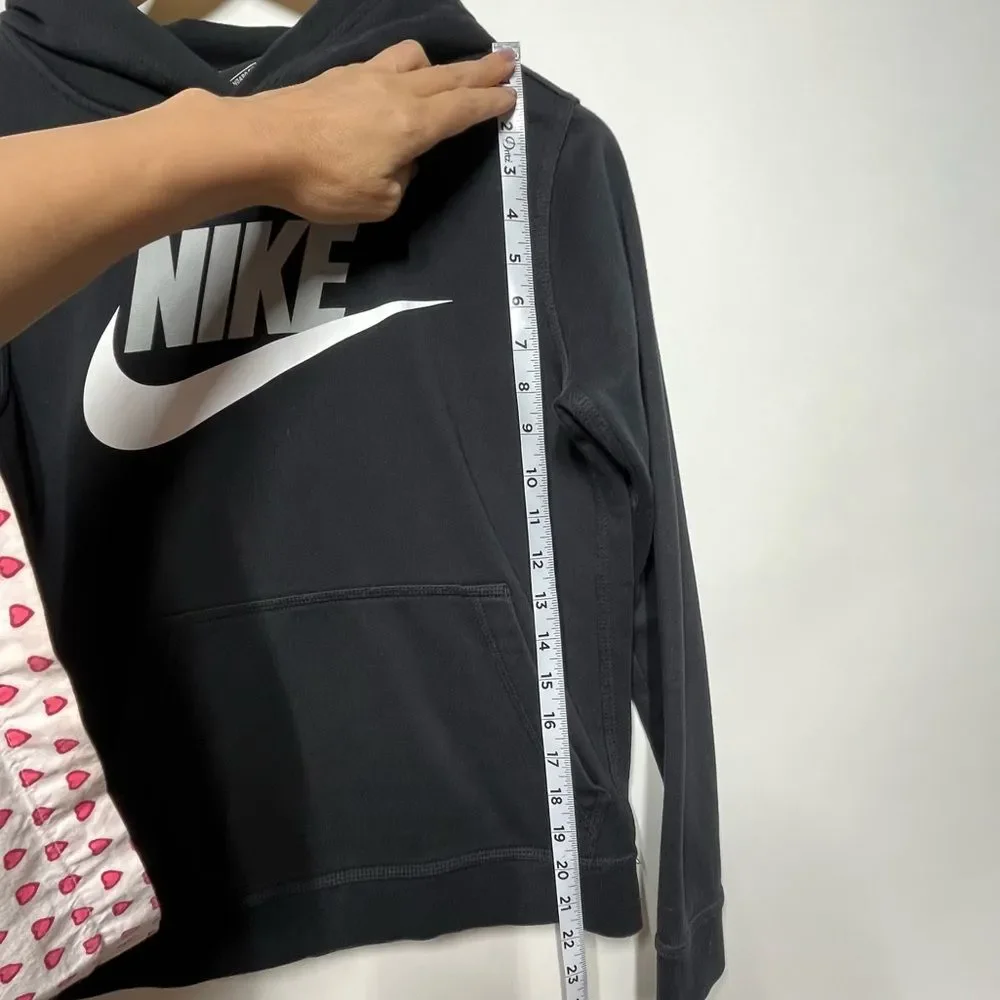 Nike Big Kids Swoosh Black Hoodie L